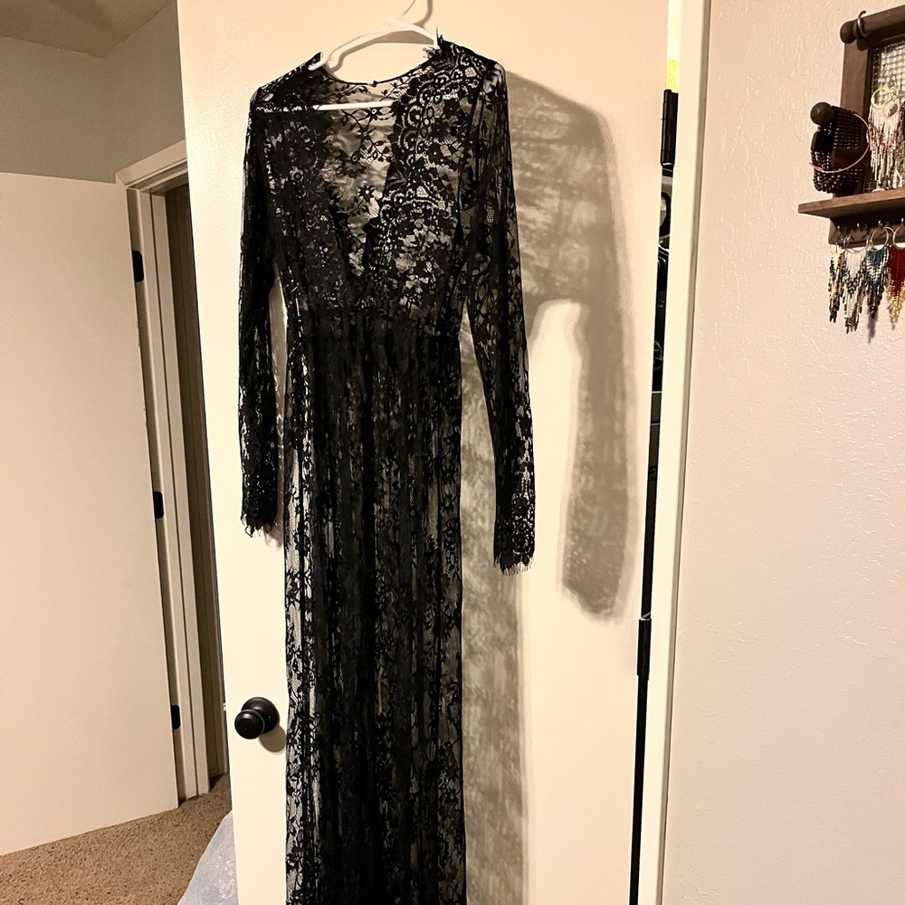 Maternity lace overlay